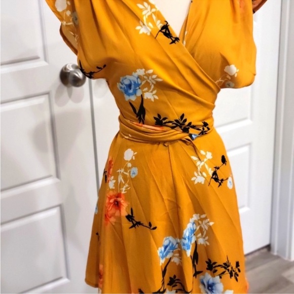 SELFIE LESLIE * azealia mustard floral wrap dress size med - Picture 2 of 7